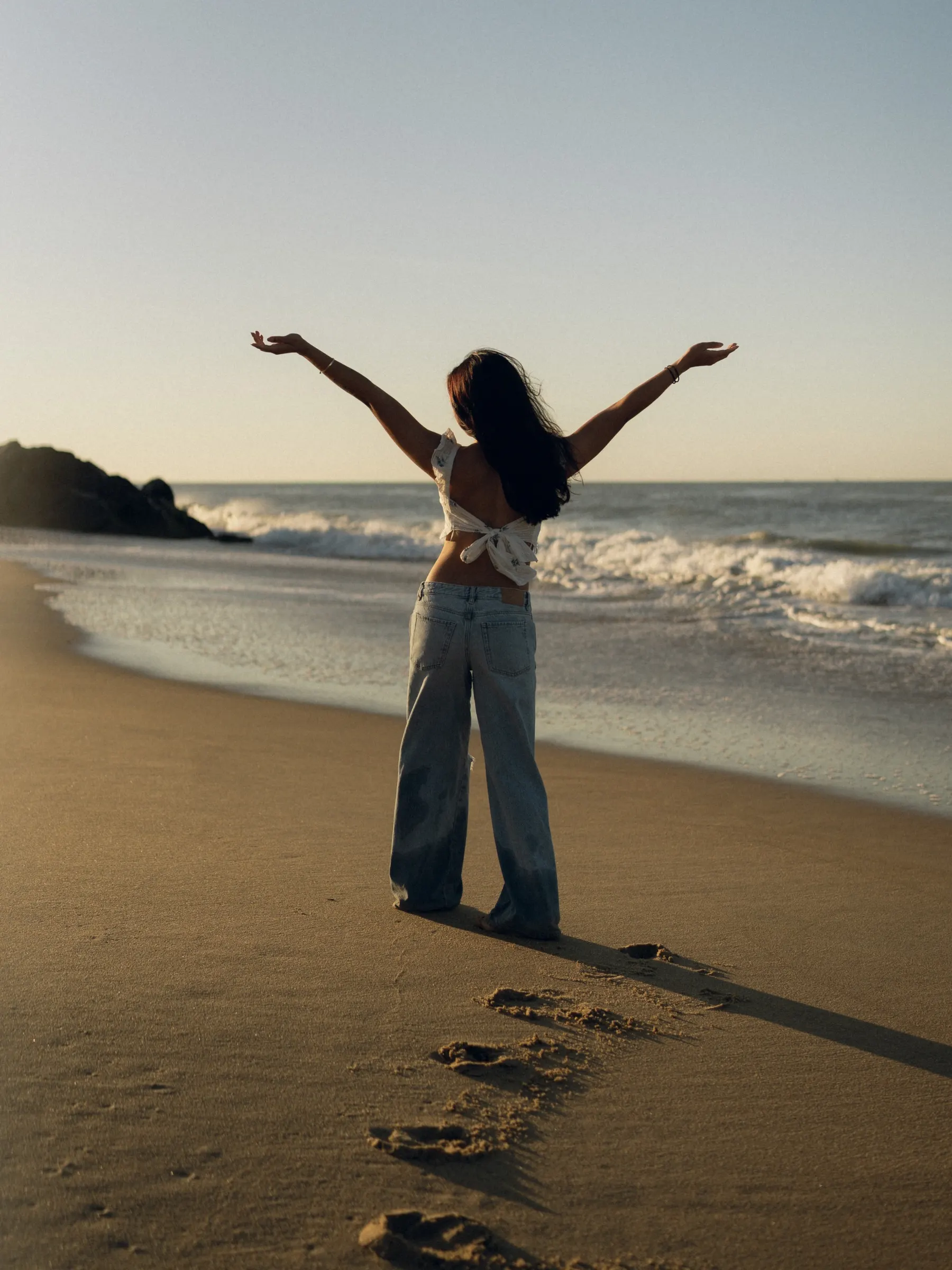 Chalei senior session on fort story beach